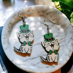 ✨️2‎ for $15✨️ NEW Women's St Patrick's Day Cat Wooden Fashion Earrings